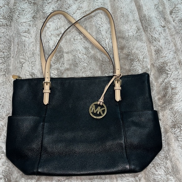 Michael Kors Black and tan zippered handbag - Picture 2 of 13